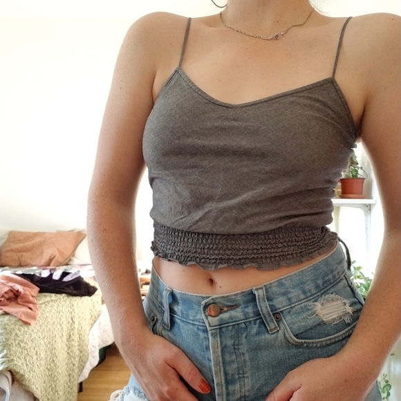 Spaghetti strapped crop top with scrunched seam - Picture 2 of 2